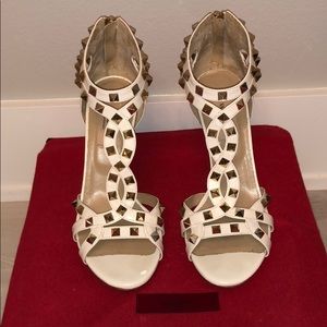 💯Authentic Gorgeous Studded Valentino Sandals